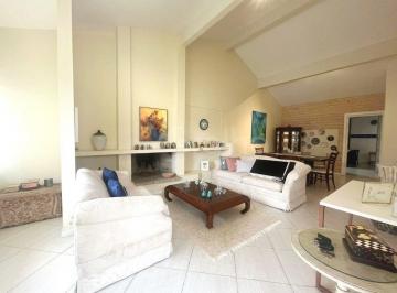 Casa · 260m² · 4 Quartos · 2 Vagas · Casa de 260m² com 4 suítes na Santa Mônica