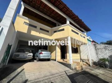 Garagem · Casa com entrada individual e excelente potencial no Alípio de Melo