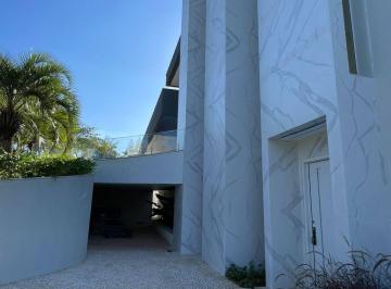 Casa · 815m² · 3 Quartos · Casa de Condomínio para venda em Residencial Fazenda Da Grama de 815.00m² com 3 Quartos e 3 Suites