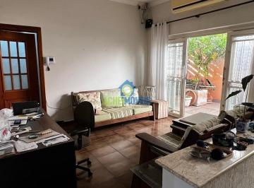 Casa · 210m² · 4 Quartos · 2 Vagas · Casa para alugar em Vila Mendonça de 209.90m² com 4 Quartos, 1 Suite e 2 Garagens