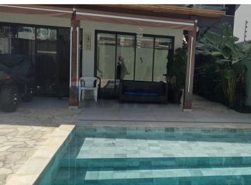 Casa · 450m² · 5 Quartos · 4 Vagas · Casa em Juquehy com ar condicionado, piscina e churrasqueira para 12 pesssoas