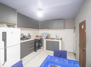 Casa · 120m² · 2 Quartos · Casa de 2/4 no Coqueiro: Espaço, Conforto e Potencial.