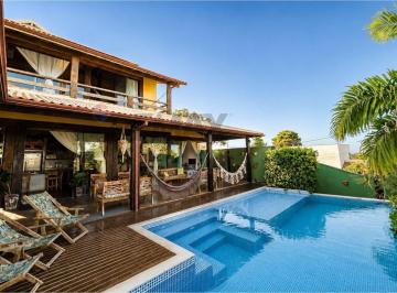 Casa · 300m² · 5 Quartos · 6 Vagas · Casa com 5 quartos potencial para expansão e investimento próximo ao Aretê em Búzios