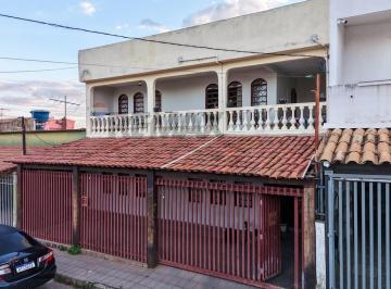 Casa · 230m² · 6 Quartos · SOBRADO COM SUITE NO TERREO MAIS 2 APARTAMENTOS PARA RENDA NA QE 3 GUARÁ I
