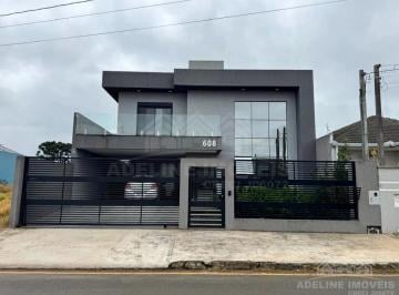 Casa · 240m² · 4 Quartos · 2 Vagas · Casa em Centro Civico, Carambeí