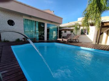 ba12d644-6016-402d-9b62-bde57283de9d · Atraente casa para venda em Ingleses do Rio Vermelho com 4 quartos, sendo 1 suíte, 240m²