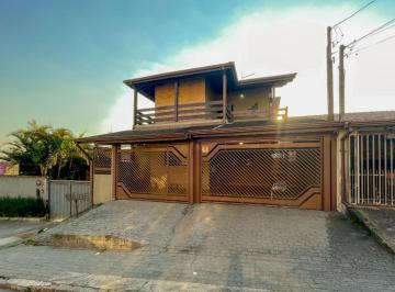 4aa6805f-dcca-4610-87cc-acf4888fb5cf · Versátil casa de vila para venda em Centro com 4 quartos, sendo 2 suítes, 257m²
