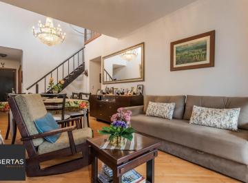 Apartamento · 266m² · 4 Quartos · 2 Vagas · Triplex com 4 dormitóros, 1 Suite e 266 m² em Petrópolis!