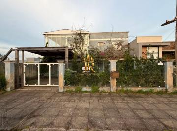 Casa · 140m² · 4 Quartos · 2 Vagas · Casa 4 dormitórios sendo 2 suítes na zona nova em Tramandaí