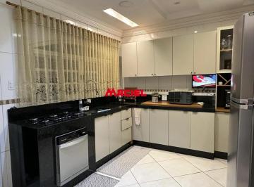 Casa · 110m² · 3 Quartos · 2 Vagas · Casa à venda com 3 quartos ótima localização - Aceita permuta por carro e apartamento