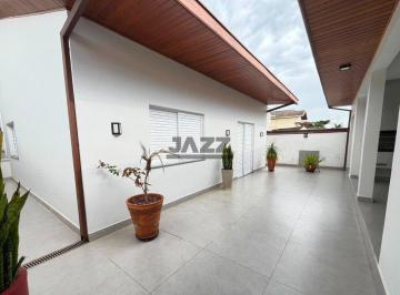 Casa · 220m² · 5 Quartos · 2 Vagas · Casa Recém-Reformada com 5 Dormitórios no Condomínio Portal da Serra | São José dos Campos