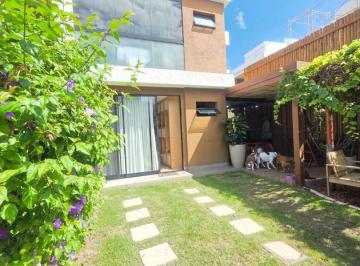 Venda | Garden com alma de casa a um passo da Praia de Buraquinho · Venda | Garden com alma de casa a um passo da Praia de Buraquinho
