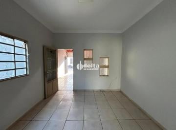 Casa · 250m² · 3 Quartos · 4 Vagas · Casa com 3 quartos sendo 1 suíte disponível para locação no bairro Jardim Europa em Uberlândia-MG