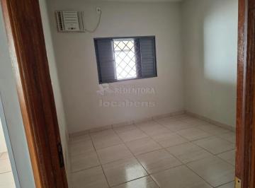 Casa · 200m² · 3 Quartos · 2 Vagas · Nato Vetorazzo - Casa em bom local, 3 dorms, com 1 suíte - Varanda - Quintal