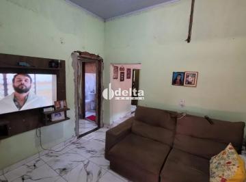 Casa · 249m² · 3 Quartos · 2 Vagas · Casa com 3 quartos  disponível para venda no bairro Guarani em Uberlândia-MG