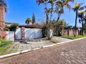 Casa · 2000m² · 7 Quartos · Excelente oportunidade para investidores! Casa no Guarujá, localizada no Jardim Acapulco, com 2.000 