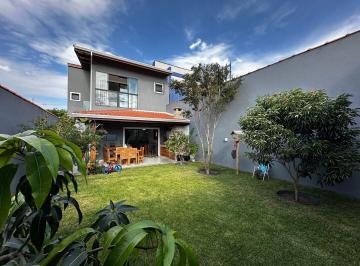 Casa · 161m² · 3 Quartos · 3 Vagas · Casa no Centro - Guararema | Porteira fechada com 3 suítes