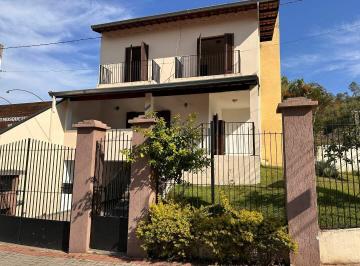 Casa · 224m² · 3 Quartos · 5 Vagas · Sobrado com 3 dormitórios à venda, 223 m² por R$ 1.400.000,00 - Centro - Guararema/SP