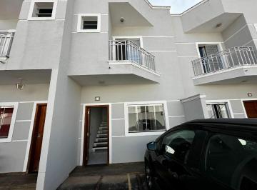 Casa · 83m² · 2 Quartos · 2 Vagas · Sobrado com 2 dormitórios para alugar, 82 m² por R$ 3.159,19/mês - Itapema - Guararema/SP
