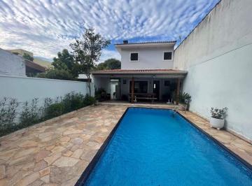 Casa · 271m² · 4 Quartos · 3 Vagas · Belo Sobrado em Guararema