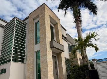 Casa · 240m² · 2 Quartos · 2 Vagas · Excelente Casa Sobrado no Bairro Dom Bosco Itajai.