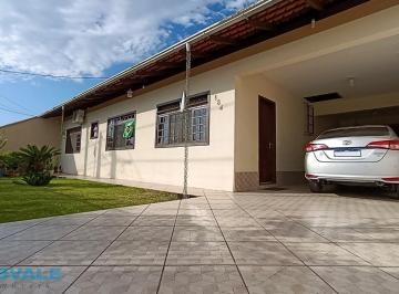 Casa · 142m² · 4 Quartos · 2 Vagas · Casa em alvenaria com 4 dormitórios sendo um deles suíte, no bairro Velha Central