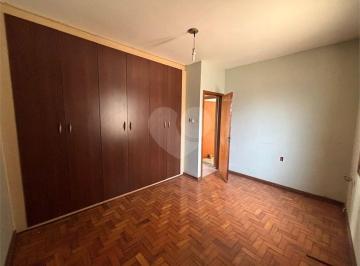 Casa · 263m² · 3 Quartos · 2 Vagas · Casa para alugar em Centro de 263.00m² com 3 Quartos e 2 Garagens