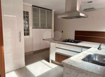 Casa · 348m² · 3 Quartos · 10 Vagas · Sobrado para venda em Vila Galvão de 348.00m² com 3 Quartos, 1 Suite e 10 Garagens