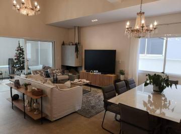 Casa · 240m² · 3 Quartos · 4 Vagas · Casa de Condomínio para alugar em Condomínio Residencial Morada Das Nascentes de 240.00m² com 3 Quar