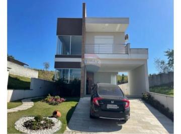 Casa · 270m² · 3 Quartos · Casa para alugar em Condomínio Aruã Brisas de 270.00m² com 3 Quartos e 1 Suite