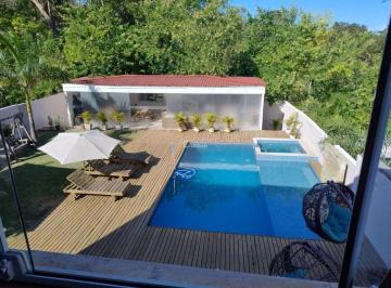 Casa · 375m² · 4 Quartos · 2 Vagas · Casa de Condomínio para venda em Granja Viana de 375.00m² com 4 Quartos, 3 Suites e 2 Garagens
