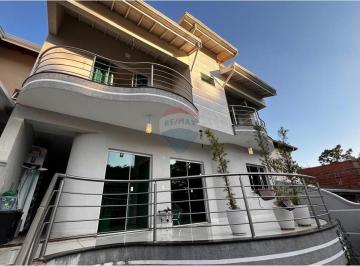 Casa · 305m² · 3 Quartos · 4 Vagas · Casa de Condomínio para venda em Jardim Flamboyant de 305.00m² com 3 Quartos, 1 Suite e 4 Garagens