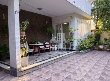 Casa com 3 quartos à venda, 440 m² por R$ - Santa Rosa - Niterói/RJ · Casa à Venda em Niterói com 440m² – 3 Quartos, 5 Vagas e Amplo Espaço de Lazer