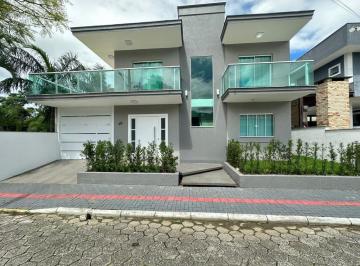 Casa · 210m² · 4 Quartos · 2 Vagas · Casa Alto Padrão Condomínio