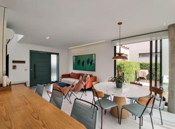 Casa de 3 quartos, São Sebastião · Casa de 202 m² com 3 quartos à venda em Camburi