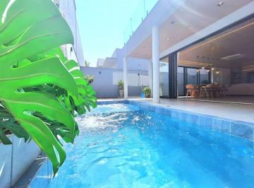 Casa de 3 quartos, Sumaré · Sobrado à venda sendo 1 suíte master com closet, piscina e 250m² de construção em condomínio fechado