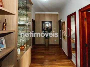 Sala · Casa de 4 quartos no Castelo – Conforto, Espaço e excelente Localização