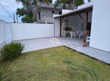 Casa · 130m² · 4 Quartos · 2 Vagas · Casa com 4 Suítes a 300m do Mar