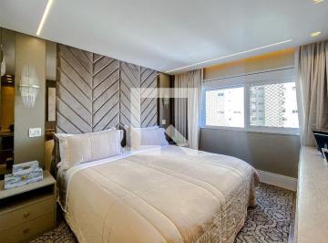 Localizado no vibrante bairro de Água Branca, em São Paulo, este espaçoso aparta · Apartamento à Venda - Água Branca, 5 Quartos, 250 m2