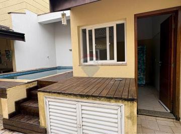 Casa · 236m² · 3 Quartos · Casa de Condomínio para alugar em Aruã de 236.00m² com 3 Quartos e 3 Suites