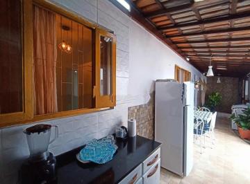Casa · 200m² · 4 Quartos · 3 Vagas · Casa para venda em Petrópolis de 200.00m² com 4 Quartos e 3 Garagens