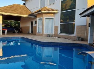 0f3bb1d4-6318-479d-a11a-178efdd54762 · Versátil casa em condomínio para venda com 4 quartos, sendo 2 suítes, 251m²