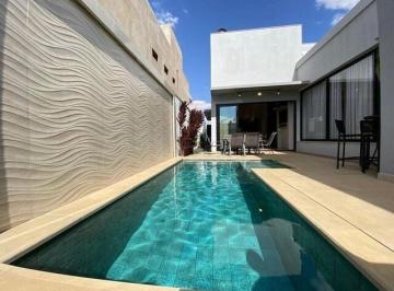 Casa · 200m² · 4 Quartos · 4 Vagas · Casa à venda no condominio fechado varanda sul - Uberlândia - MG