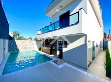 Casa · 210m² · 4 Quartos · 4 Vagas · Casa com 4 quartos sendo 3 suítes e piscina em Peruíbe