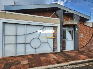 Casa · 160m² · 3 Quartos · 2 Vagas · Casa para alugar em Centro de 160.00m² com 3 Quartos, 1 Suite e 2 Garagens