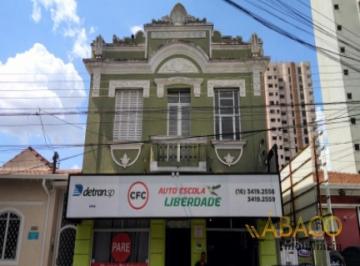Casa · 160m² · 5 Quartos · Sobrado para alugar em Centro de 160.00m² com 5 Quartos e 1 Suite