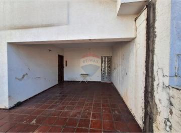 Casa · 138m² · 3 Quartos · 2 Vagas · Casa para alugar em Centro de 138.35m² com 3 Quartos e 2 Garagens