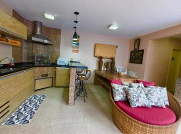 Casa · 280m² · 4 Quartos · 4 Vagas · Casa de Condomínio para alugar em Suru de 280.00m² com 4 Quartos, 2 Suites e 4 Garagens