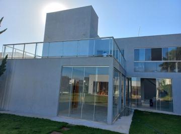 Casa · 350m² · 3 Quartos · 2 Vagas · Casa de Condomínio para venda em Centro de 350.00m² com 3 Quartos, 1 Suite e 2 Garagens
