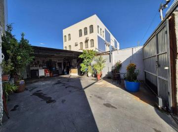 Casa · 185m² · 1 Quarto · 6 Vagas · Casa para venda em Vila Angélica de 185.00m² com 1 Quarto e 6 Garagens